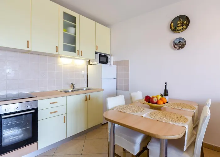Juanita Apartman *