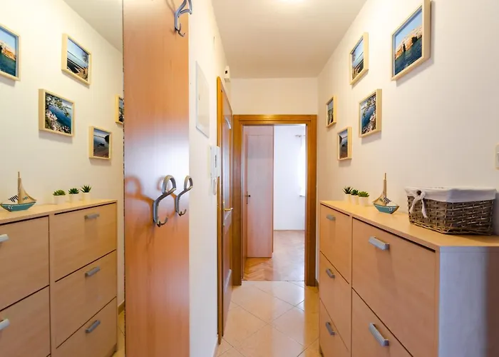 Juanita Apartman *
